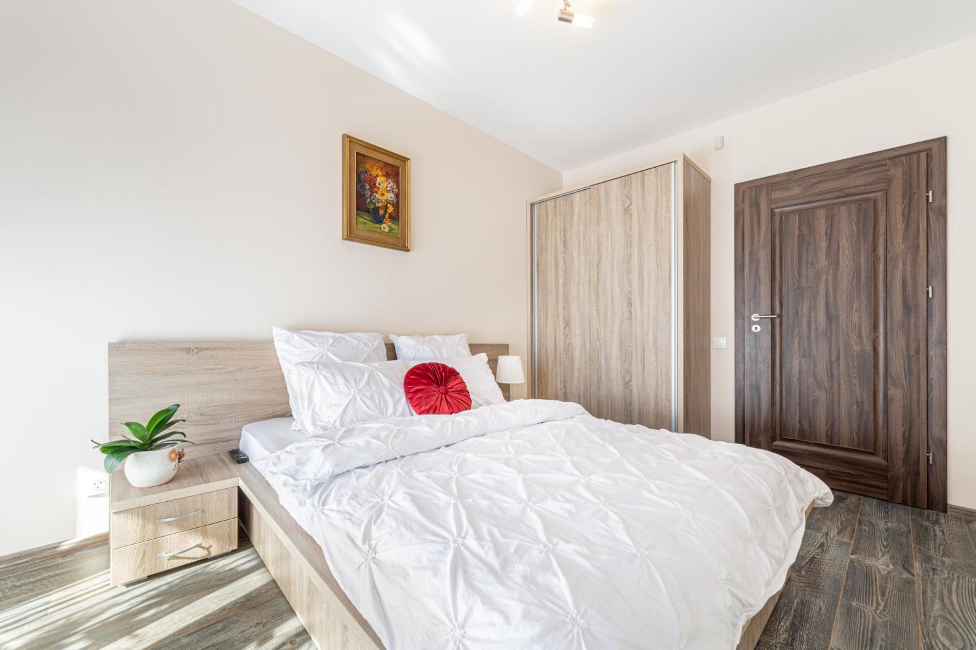 Ari - Ared Luxurious Apartments With Balcony & Free Parking Arad Buitenkant foto