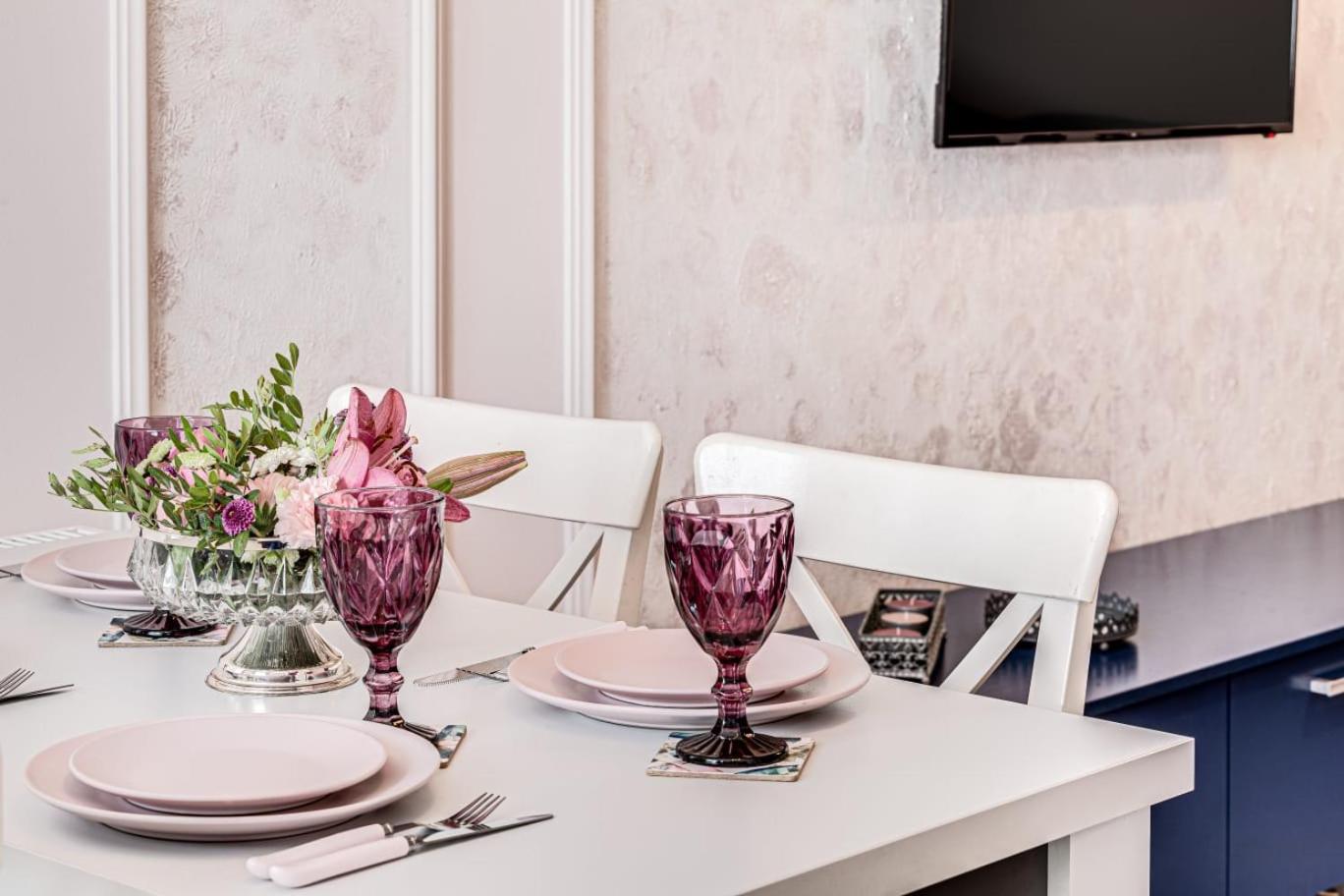 Ari - Ared Luxurious Apartments With Balcony & Free Parking Arad Buitenkant foto