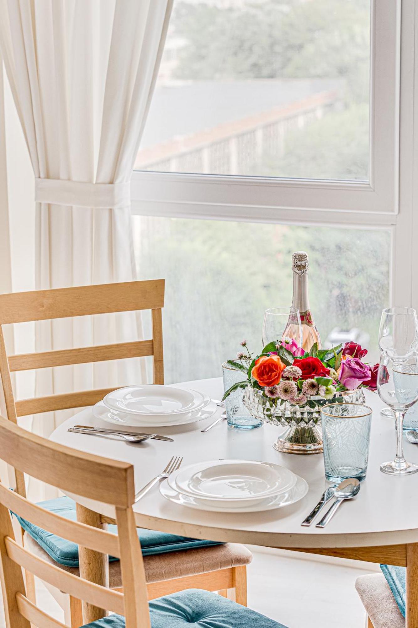 Ari - Ared Luxurious Apartments With Balcony & Free Parking Arad Buitenkant foto