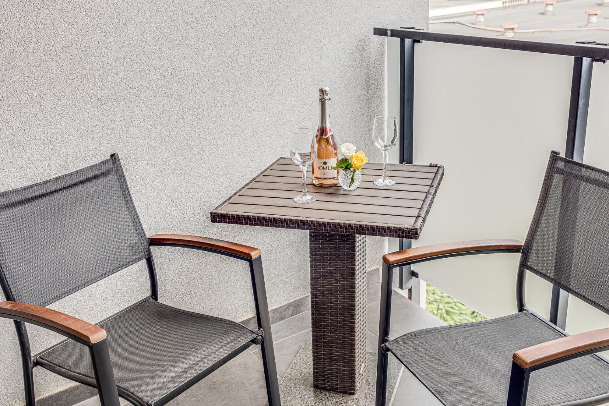 Ari - Ared Luxurious Apartments With Balcony & Free Parking Arad Buitenkant foto